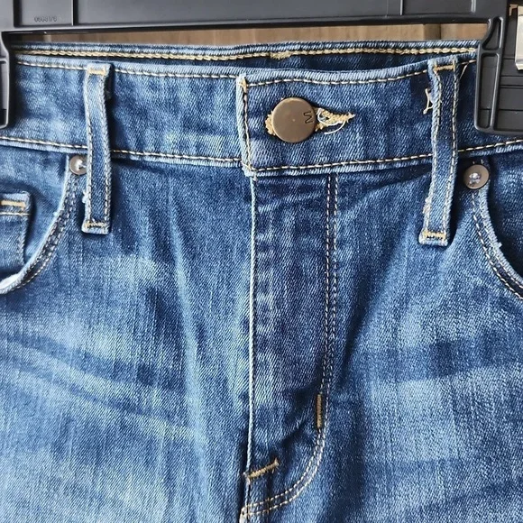 Mossimo High Rise Power Stretch Shorts - Size 8 - Picture 3 of 9